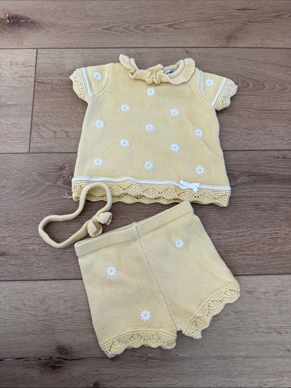 cupcakes & cashmere Yellow Daisy Knit Matching Set